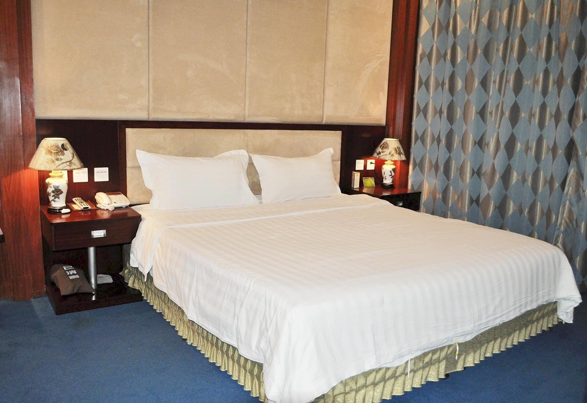 Changchun Ya Tai Hotel Buitenkant foto
